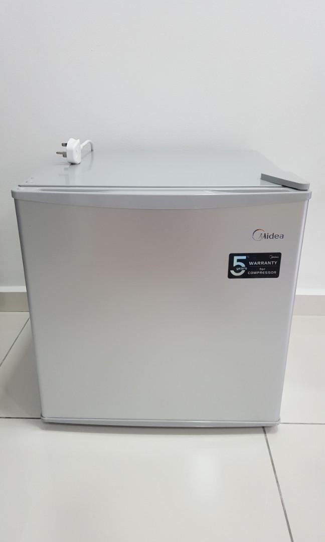 Midea mini fridge, TV & Home Appliances, Kitchen Appliances