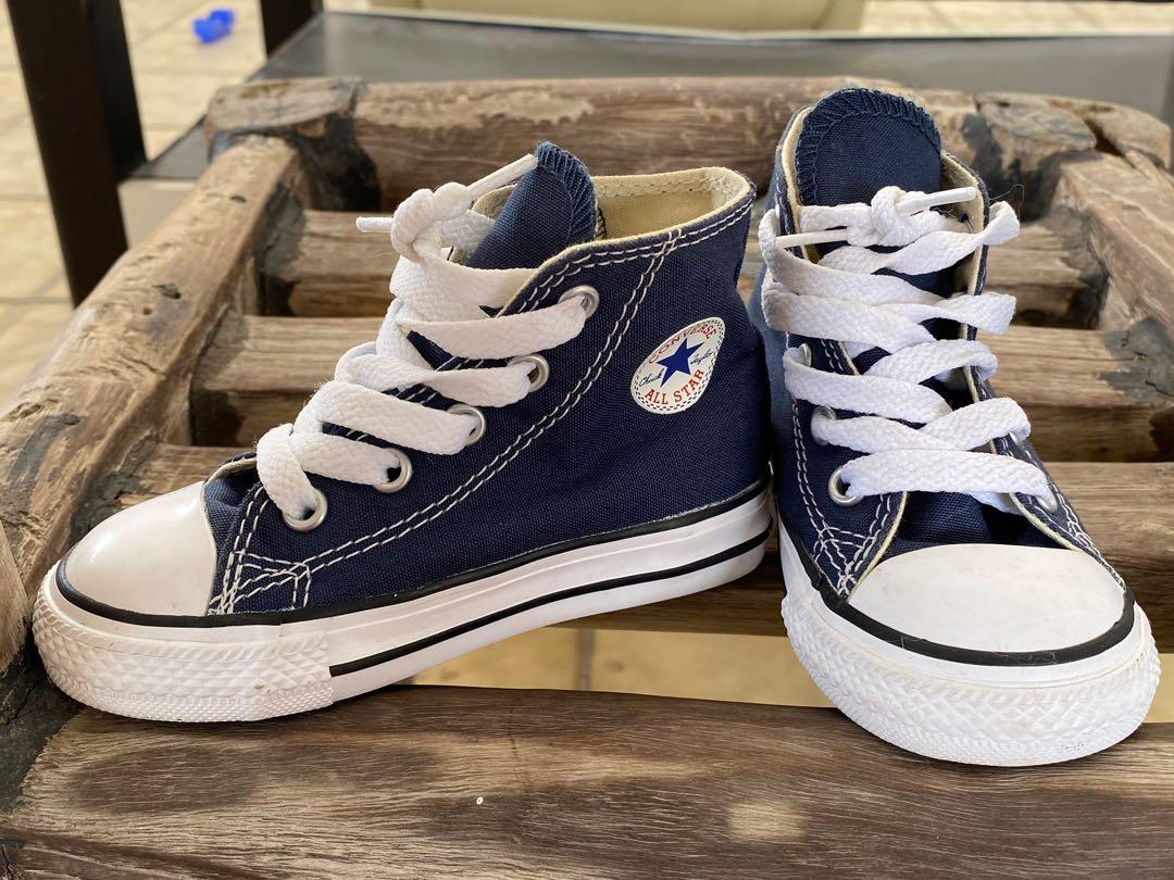 Baby blue converse infant deals