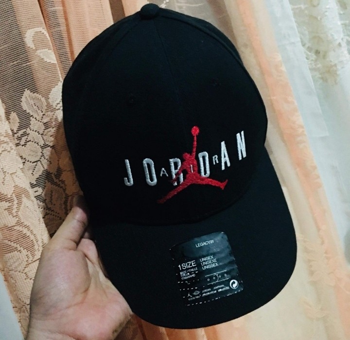 Cap jordan black deals