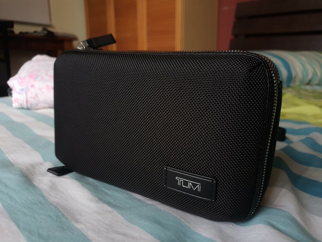 Tumi clutch on sale