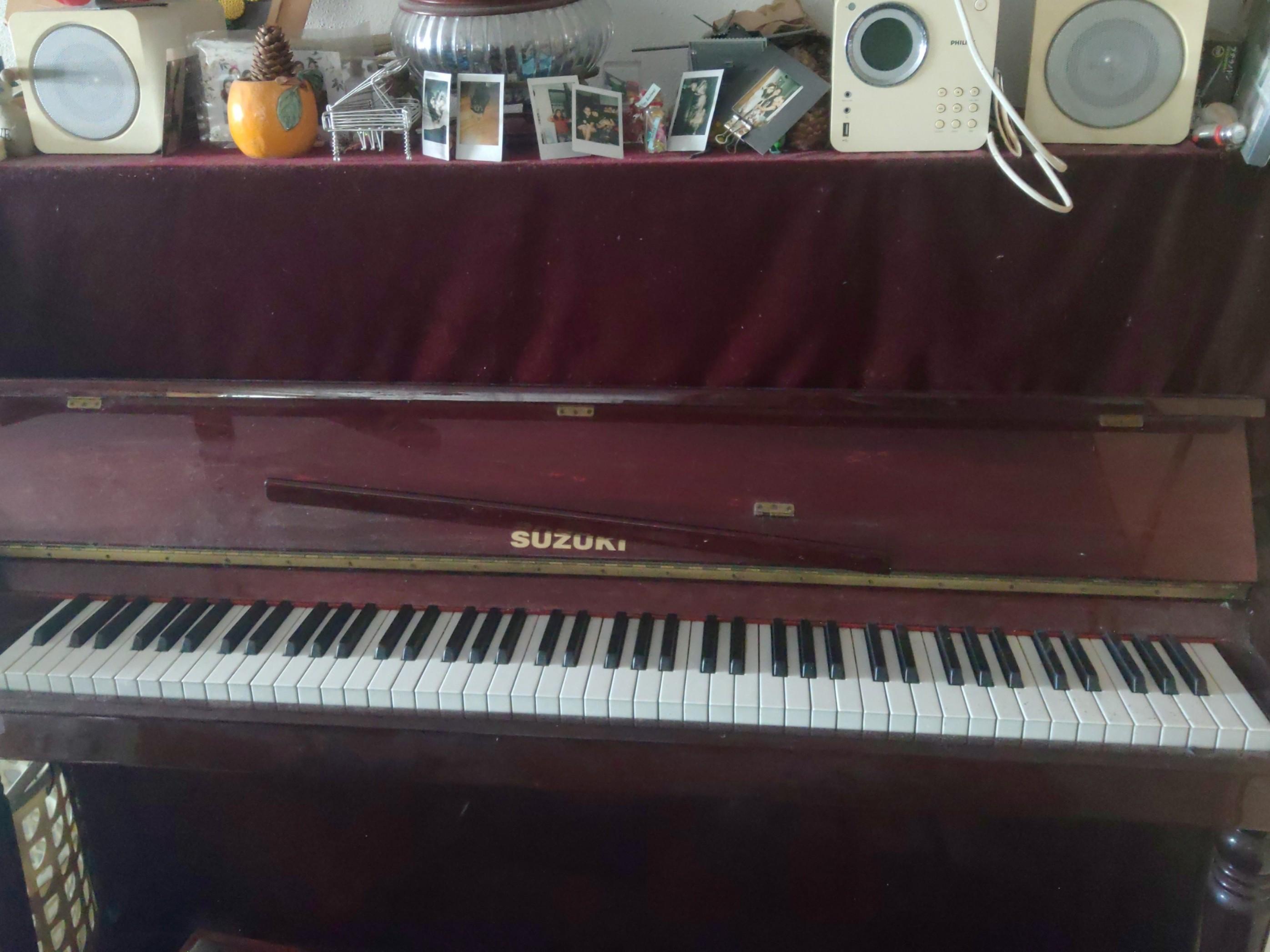 Suzuki upright piano deals