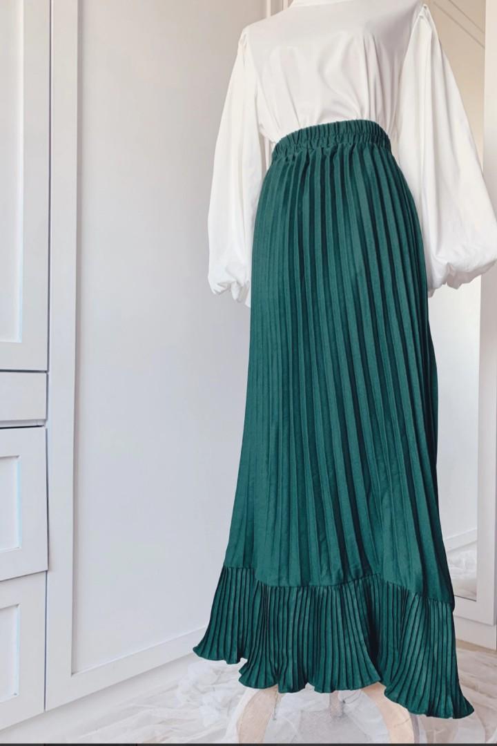 Ruffle Pleated Long Skirt in Emerald Green Women s Fashion Bottoms Skirts on Carousell