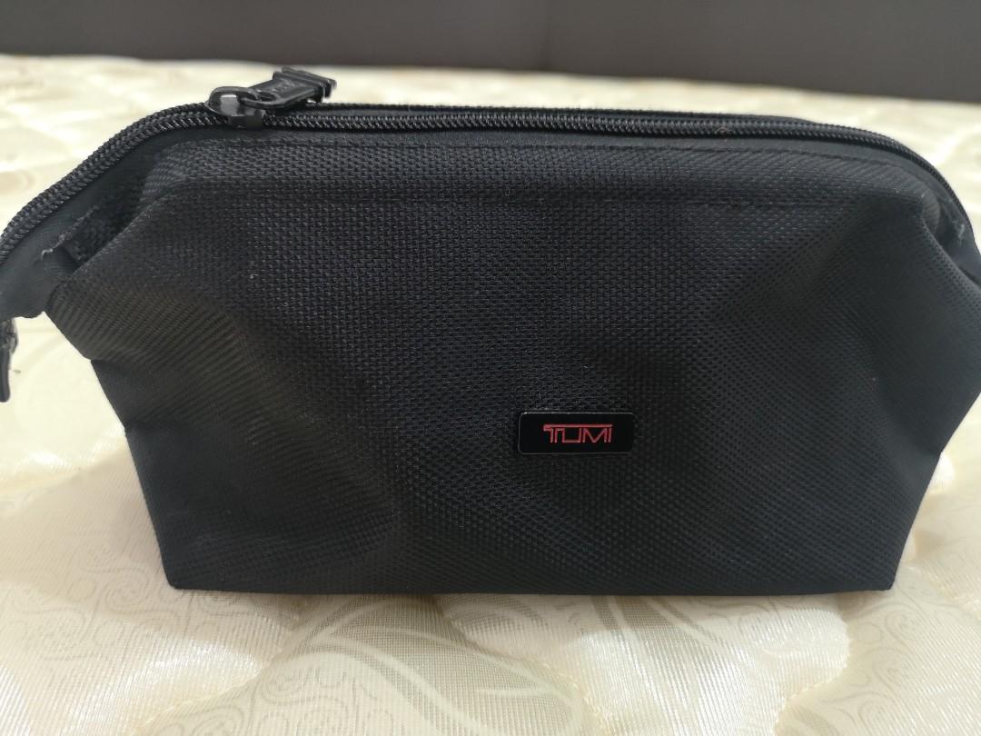 TUMI Airlines Toiletry Bag, Men's Fashion, Bags, Belt bags, Clutches and Pouches on Carousell