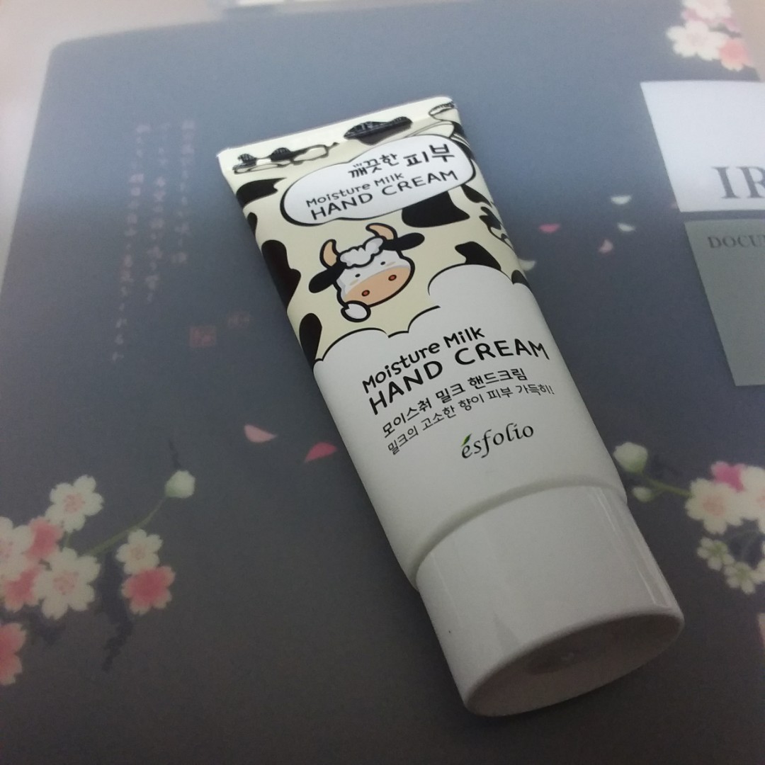 韓國 Esfolio (牛奶) 護手霜 moisture milk Hand Cream 100mL, 其他, 其他 Carousell