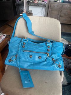 (Category: ) located in . Submitted by gail01 (Listing ID 1055673079, Image 1). Description: .