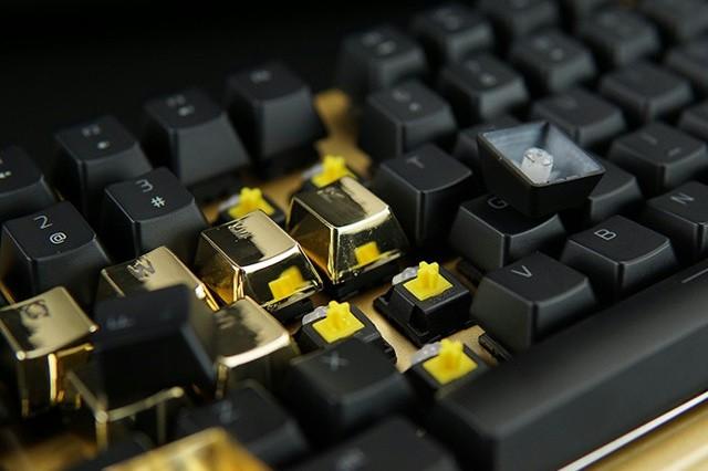 Razer Blackwindow X Chroma GOLD keyboard 全球限量2000個『收藏