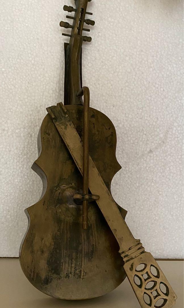 Brass violin