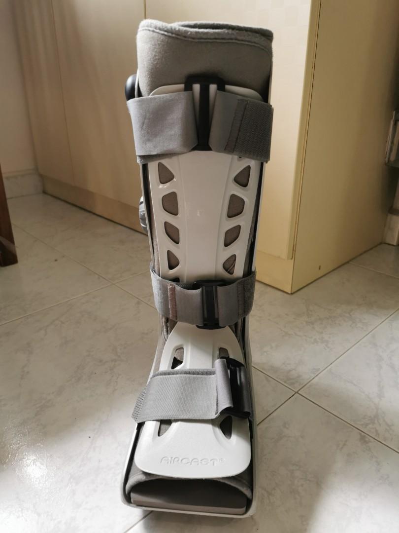 Casting boot (Category: Rehabilitative Devices) located in Singapore. Submitted by haveateetree (Listing ID 1055770612, Image 2). Description: .