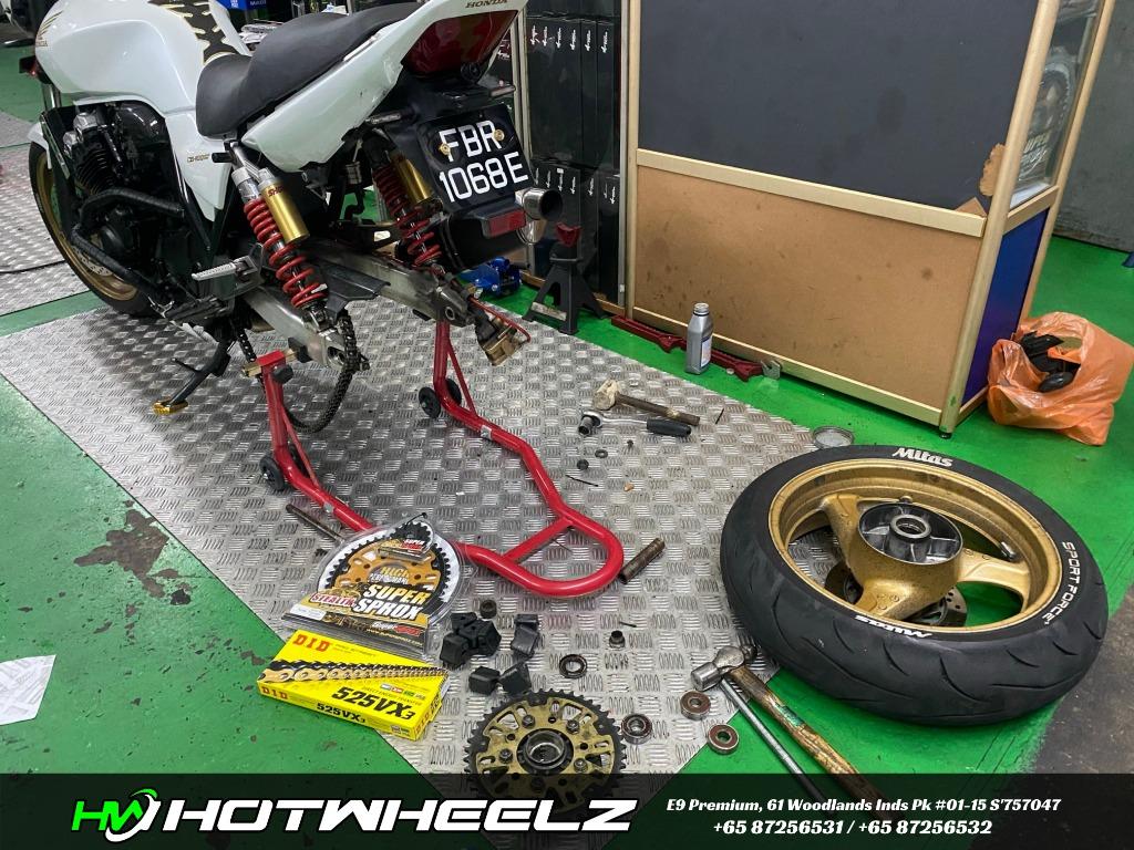 CB400: SUPER SPROX DID CHAIN SET / AMSOIL ENGINE OIL PROMO (Category: Motorcycle Accessories) located in Singapore. Submitted by hotwheelz.sg (Listing ID 1055887820, Image 3). Description: HONDA CB400 IN FOR SUPER SPROX SET WITH DID X-RING CHAIN. F: 15.2T R: 44T 525 chain $250 WITH INSTALLATION ONLY. DONT MISS OUT ON OUR AMSOIL ENGINE OIL PROMO 4 BTLS @ $86 WITH FREE OIL FILTER. PM/ WHATSAPP US NOW FOR ENQUIRIES AND BOOKINGS 📲MJ 87256531 https:/