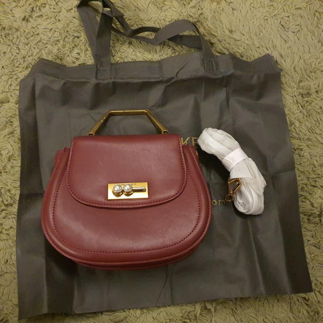 Beg tangan shop charles and keith