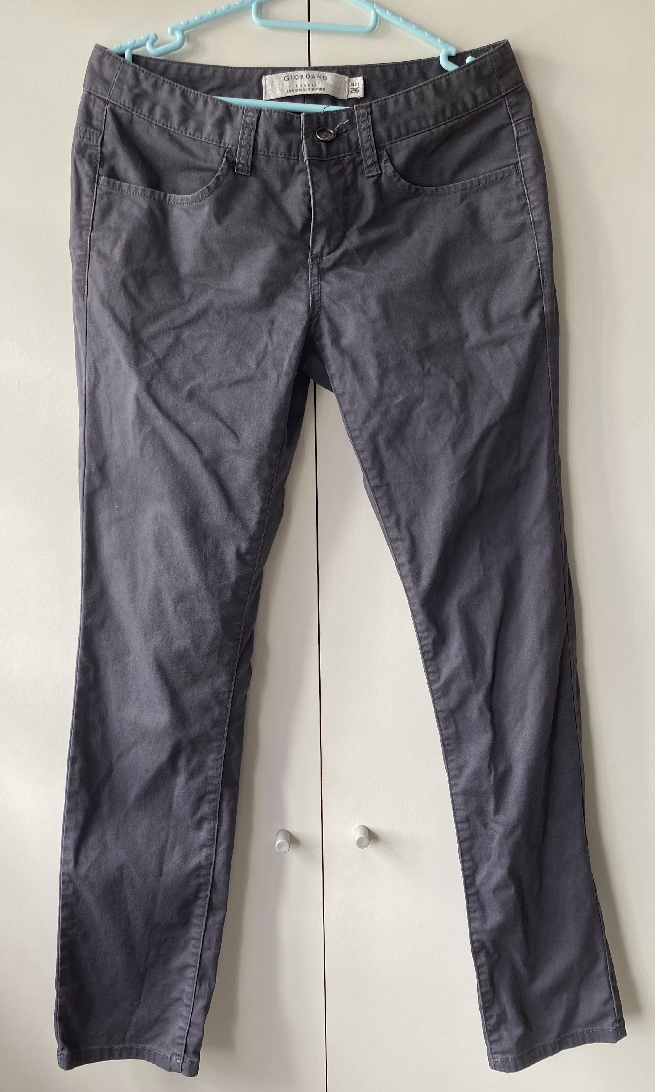 Giordano Khaki Low Rise Slim Tapered Dark Grey Pants, Men's Fashion ...