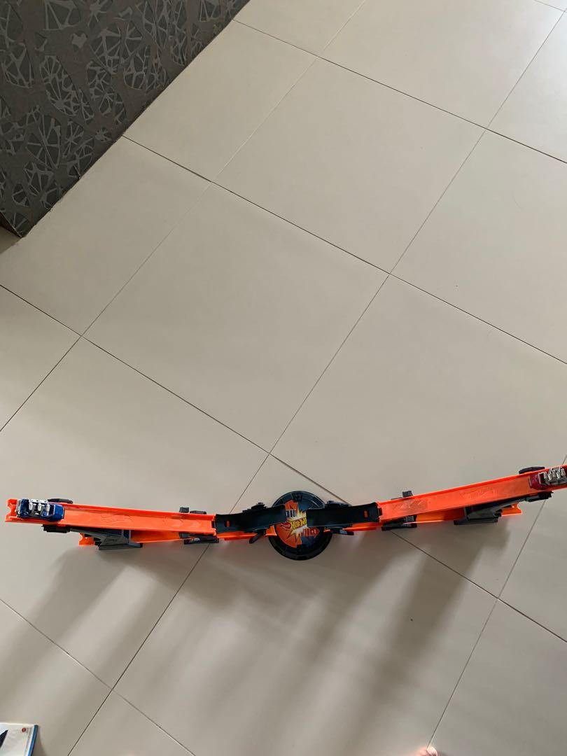 Hotwheels Versus Track Set, Toys & Games, Bricks & Figurines on Carousell