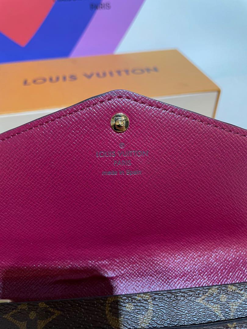 Louis Vuitton Sarah Wallet in Monogram and Fuchsia. LOVE how neat and  organized this …