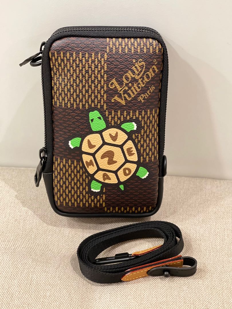 LV x Nigo human made 限量聯名烏龜phone box, 男裝, 袋, 小袋 LV x Nigo human made 限量聯名烏龜phone box, 男裝, 袋, 小袋