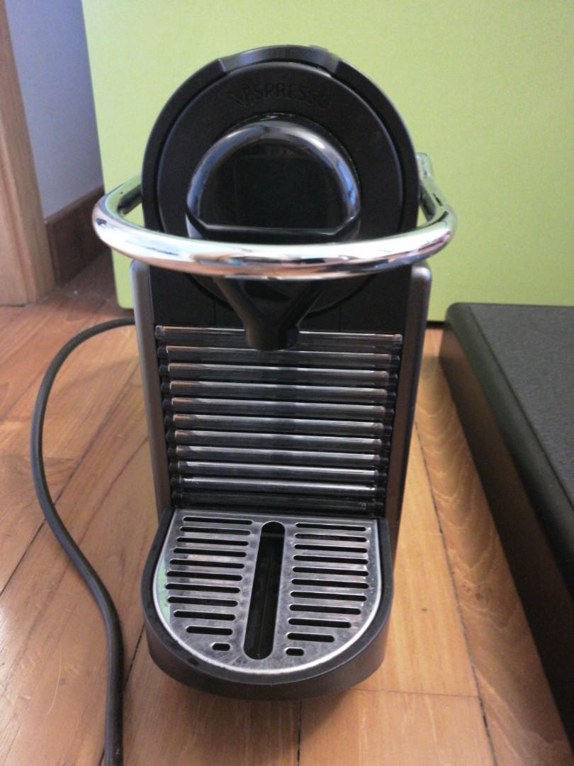 Nespresso Pixie Coffee Machine Type C60, free capsule TV