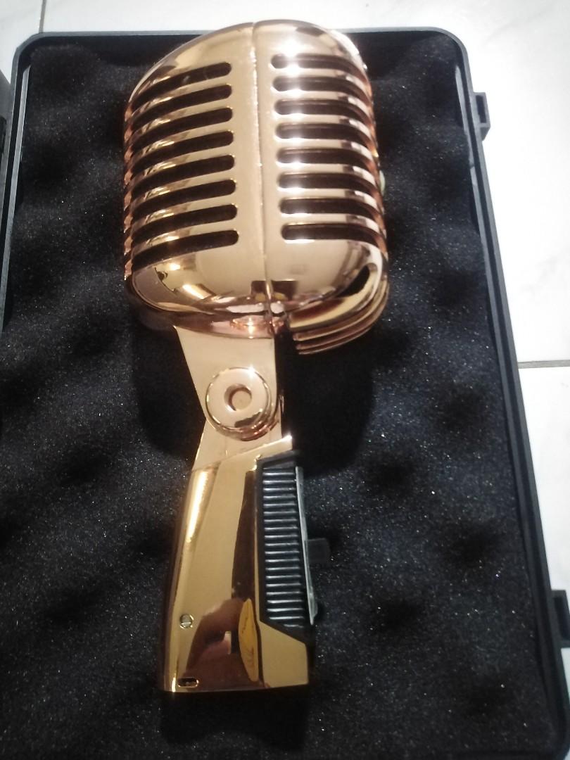 Retro microphone Elvis mic (Category: Microphones) located in Quezon City. Submitted by smithwarren46 (Listing ID 1055678691, Image 1). Description: Brandnew rare rose gold Retro dynamic Microphone P2500 with carrying case. Pick up lagro Q.c or via delivery service rider po. More item for sale.. like or follow my page #BSAonlinestore https://www.facebook.com/BSA-online-store-104063428078639/.