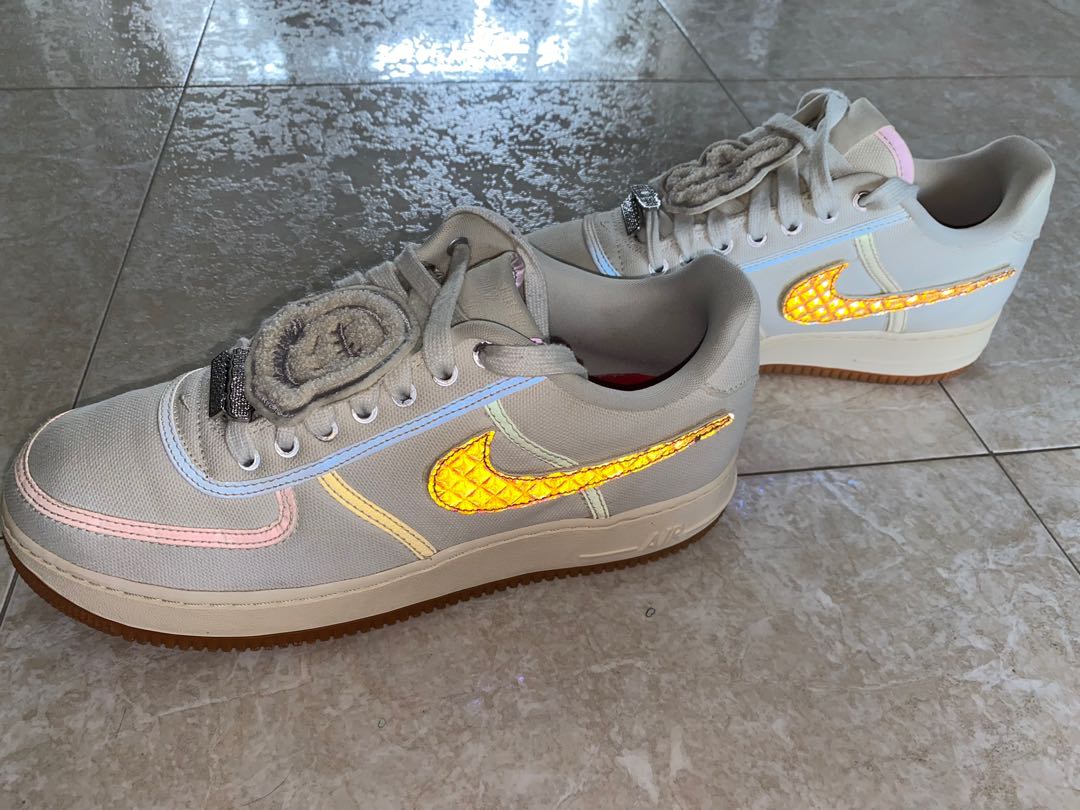 Travis scott glow deals in the dark