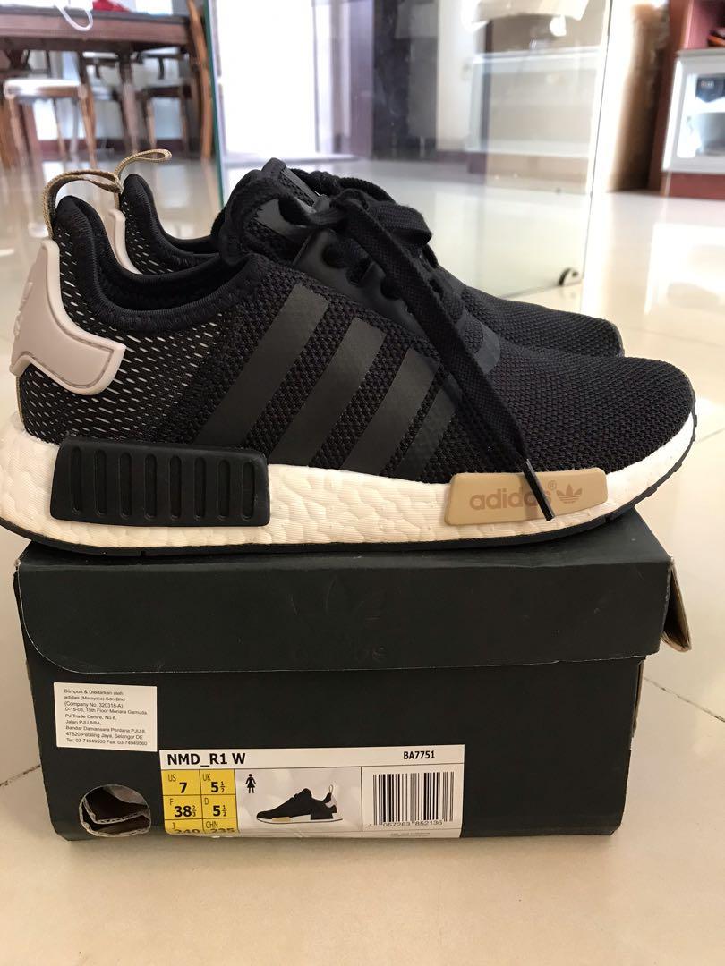 Paternal fuga Perspicaz Authentic Adidas NMD R1 brand new with tag on, Women's Fashion, Footwear,  Sneakers on Carousell
