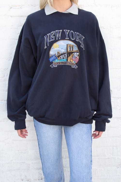 Brandy Melville Erica NewYork Sweatshirt, 女裝, 上衣, 其他上衣- Carousell
