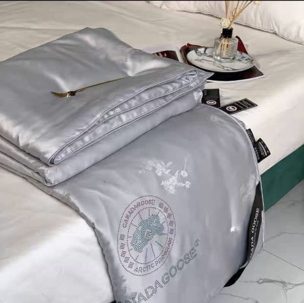 Canada goose on sale silk blanket