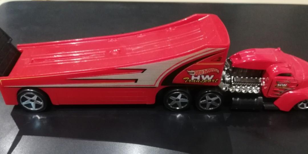 Hot wheels rock shop n race truck
