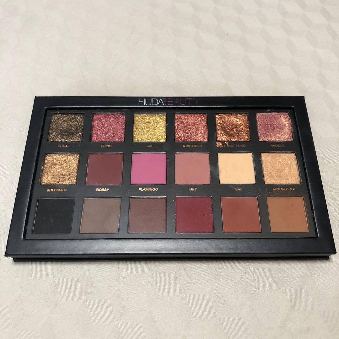 Huda Beauty Textured Shadows Palette Rose Gold Edition, Beauty