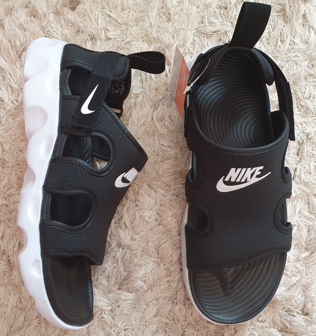 Nike Owaysis Sandals size 8 US, 9 US 