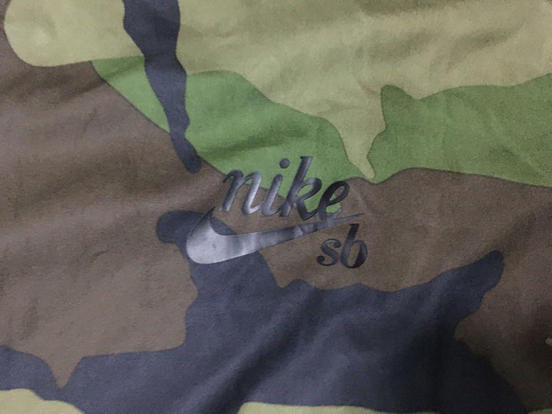 NIKE SB HALF CAMOUFLAGE HALF ZIPPED WINDBREAKER HOODIE JACKET (L), Men