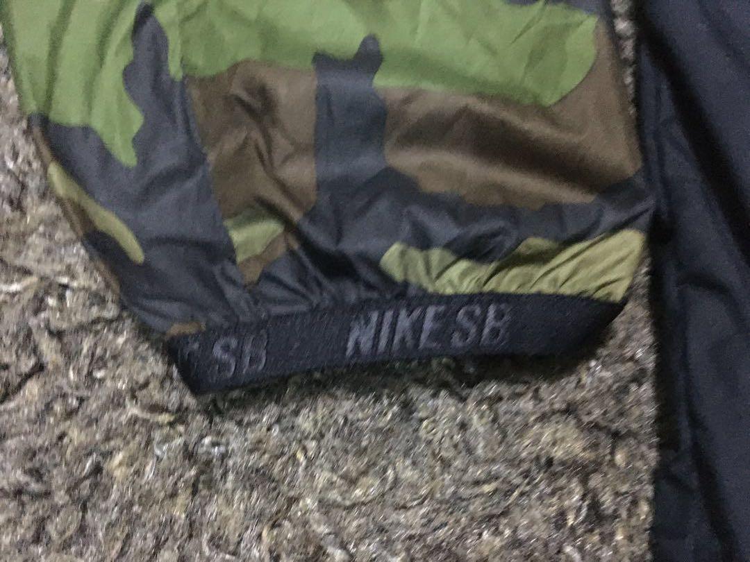 NIKE SB HALF CAMOUFLAGE HALF ZIPPED WINDBREAKER HOODIE JACKET (L), Men