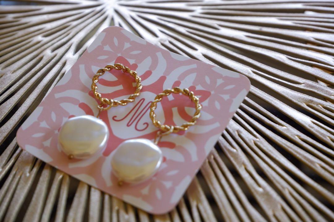 Pearl hanging gold earrings (Category: Earrings) located in Davao. Submitted by marmalade21 (Listing ID 1056074580, Image 2). Description: Non tarnishing, synthetic pearl.