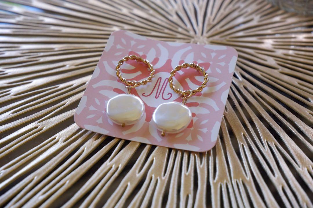 Pearl hanging gold earrings (Category: Earrings) located in Davao. Submitted by marmalade21 (Listing ID 1056074580, Image 1). Description: Non tarnishing, synthetic pearl.
