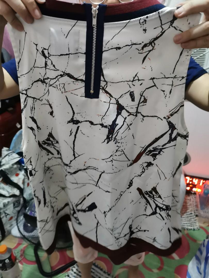 Plains & Prints Marble Top (Category: Blouses) located in Quezon City. Submitted by professional.declutterer (Listing ID 1056133951, Image 2). Description: Marble Sleeveless Top - Used less than 10x - Large on tag but I had it resized to small-medium (super gusto ko kasi ung design but wala ng medium then) MOP: BDO/BPI/Gcash/Paymaya Location: Roosevelt QC RFS: decluterring and for baby's vaccines.