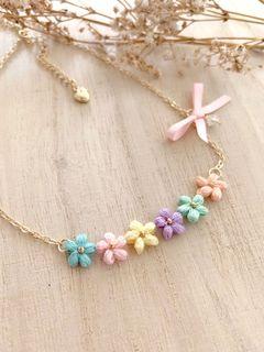 Puffy flowers necklace