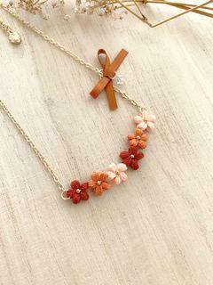 Puffy flowers necklace