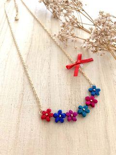 Puffy flowers necklace