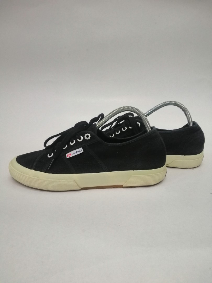 kasut superga