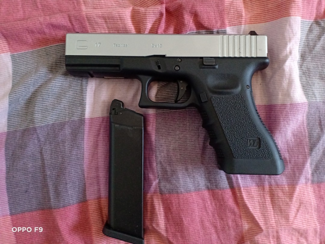Glock 17 hotsell black and silver