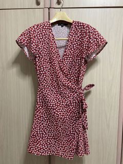 (Category: ) located in . Submitted by comeraidmycloset (Listing ID 1056131868, Image 1). Description: .