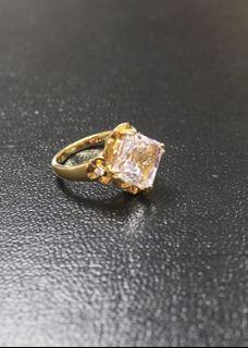 18k金，天然钻石戒指 (18k Gold, natural diamonds Ring)