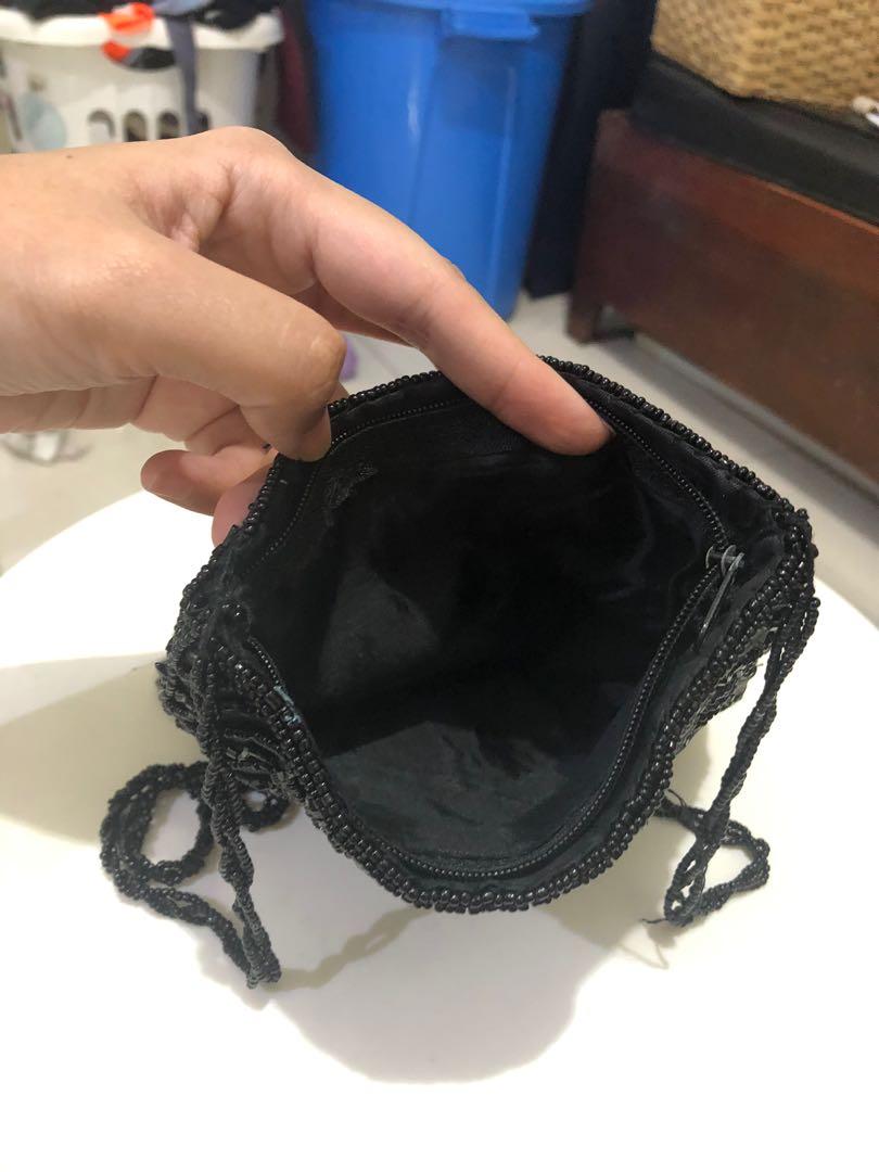Beaded satin bag (Category: Cross-body Bags) located in Mandaluyong City. Submitted by sedpsk (Listing ID 1056312384, Image 3). Description: .