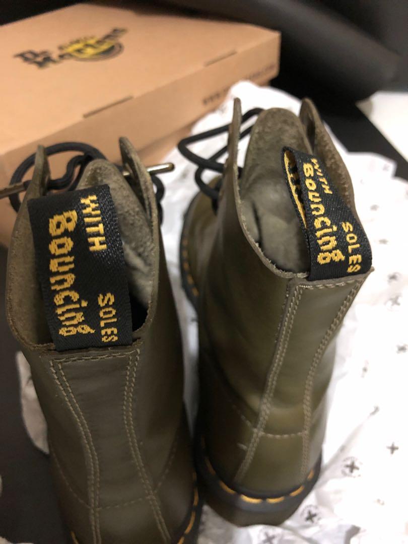 Dr. Martens 1460 Pascal Wanama (Category: Boots) located in Manila. Submitted by deoks (Listing ID 1056302733, Image 3). Description: 1460 Pascal Wanama Olive Green Used 4 times only Bought last October 2020 Size: UK 7 Rfs: size too big.