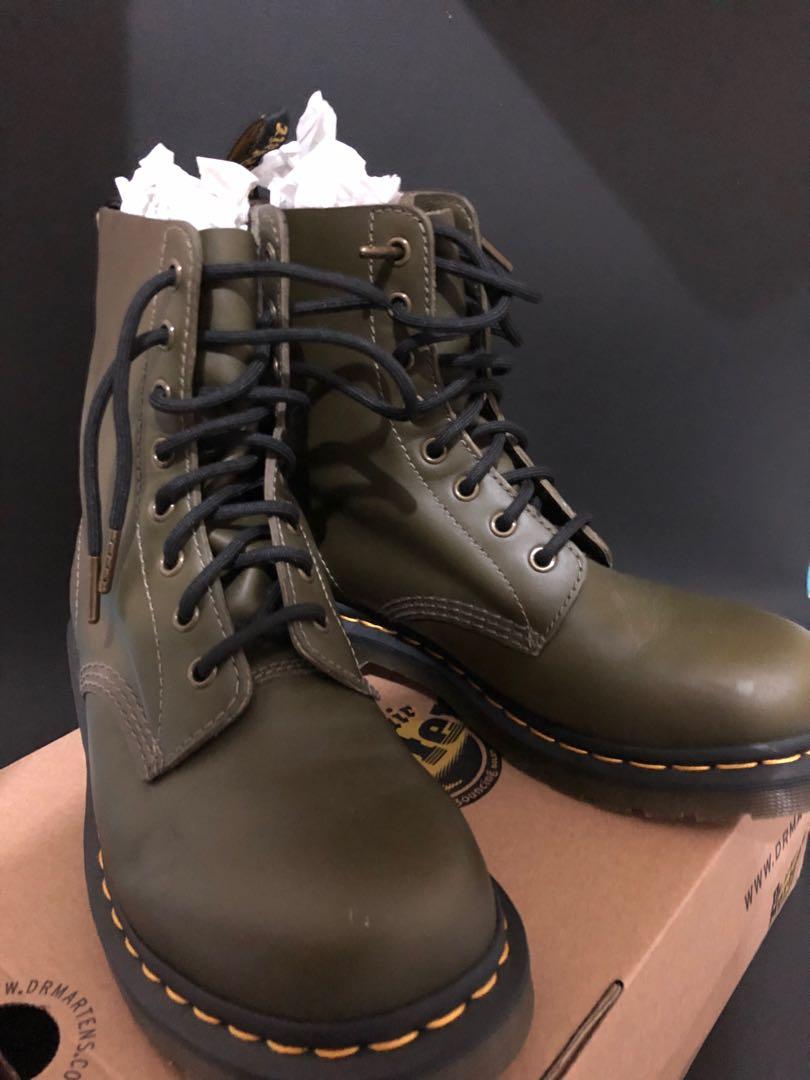 Dr. Martens 1460 Pascal Wanama (Category: Boots) located in Manila. Submitted by deoks (Listing ID 1056302733, Image 2). Description: 1460 Pascal Wanama Olive Green Used 4 times only Bought last October 2020 Size: UK 7 Rfs: size too big.