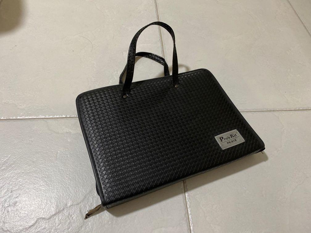 Tools Set (Category: Everything Else) located in Singapore. Submitted by emamashop (Listing ID 1056280538, Image 1). Description: Tools Set with case. Condition: new in bag.. but a bit old and never use Self collect at Blk 230 amk ave 3, amk/Bishan mrt /cbox1.
