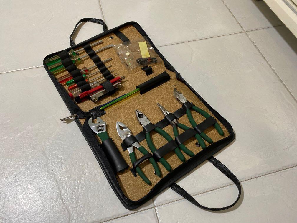 Tools Set (Category: Everything Else) located in Singapore. Submitted by emamashop (Listing ID 1056280538, Image 2). Description: Tools Set with case. Condition: new in bag.. but a bit old and never use Self collect at Blk 230 amk ave 3, amk/Bishan mrt /cbox1.