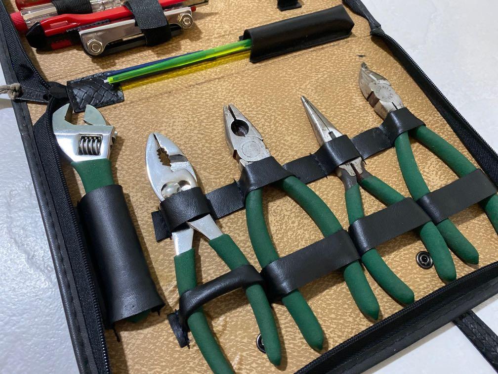 Tools Set (Category: Everything Else) located in Singapore. Submitted by emamashop (Listing ID 1056280538, Image 3). Description: Tools Set with case. Condition: new in bag.. but a bit old and never use Self collect at Blk 230 amk ave 3, amk/Bishan mrt /cbox1.