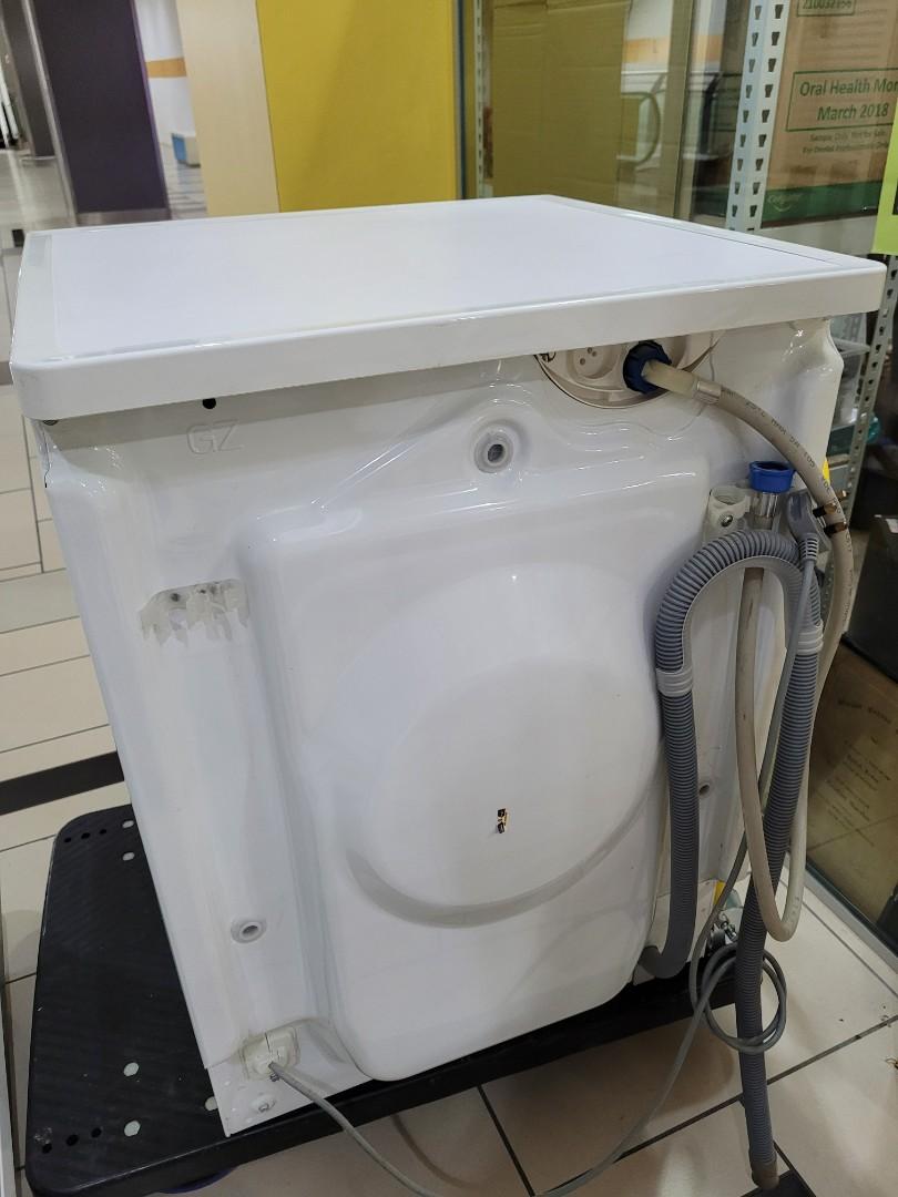 Washing Machine Electrolux time manager 7kg EWF 85761 on Carousell