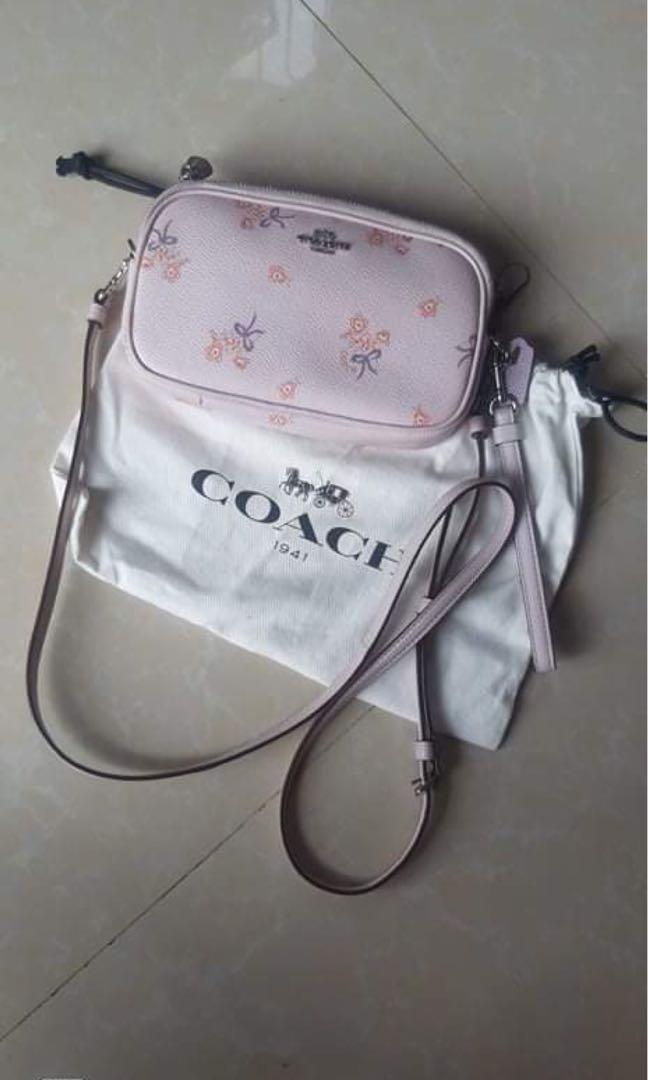 Authentic Coach shoulder bag (Category: Luxury Bags & Wallets) located in Cagayan de Oro. Submitted by kaggerrohsweets (Listing ID 1056440904, Image 1). Description: Helping a friend to sell her preloved bag Still in great condition 9.5/10 All hardwares still in prtistine condition .