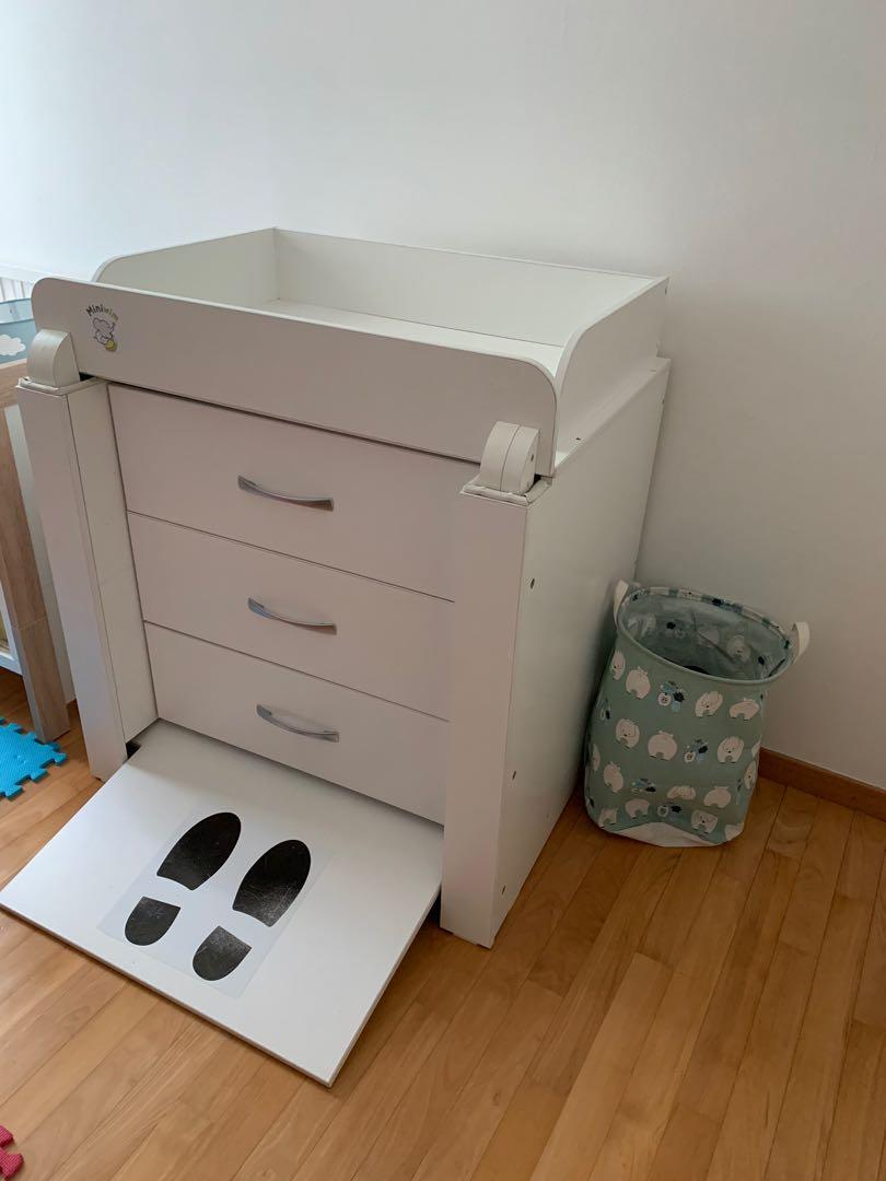 floor changing table