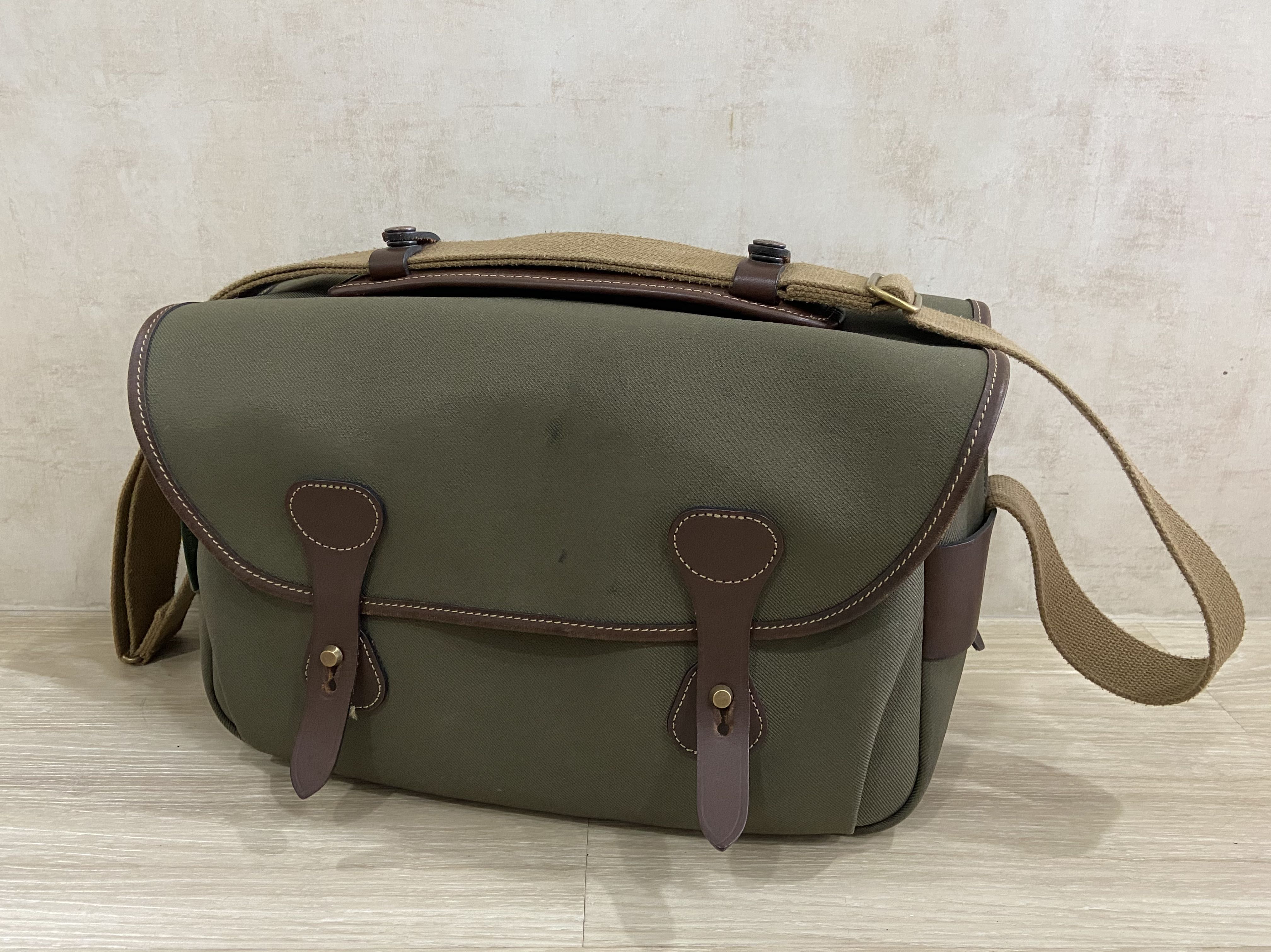 Billingham S4 with SP40 shoulder pad, Photography, Photography