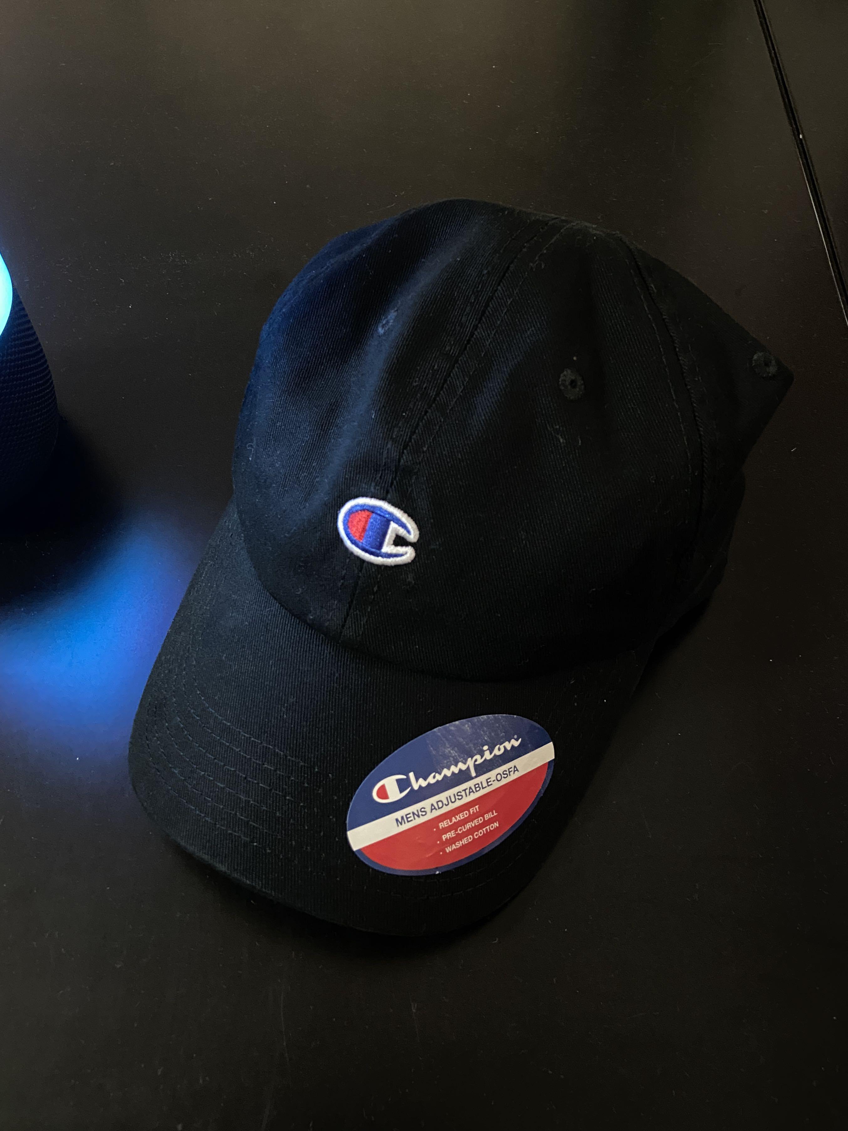 Champion top logo cap